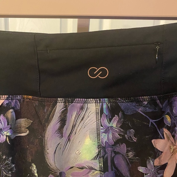 Excellent Condition Calia by Carrie Underwood Petal Hem floral Athletic Shorts S - Picture 6 of 9